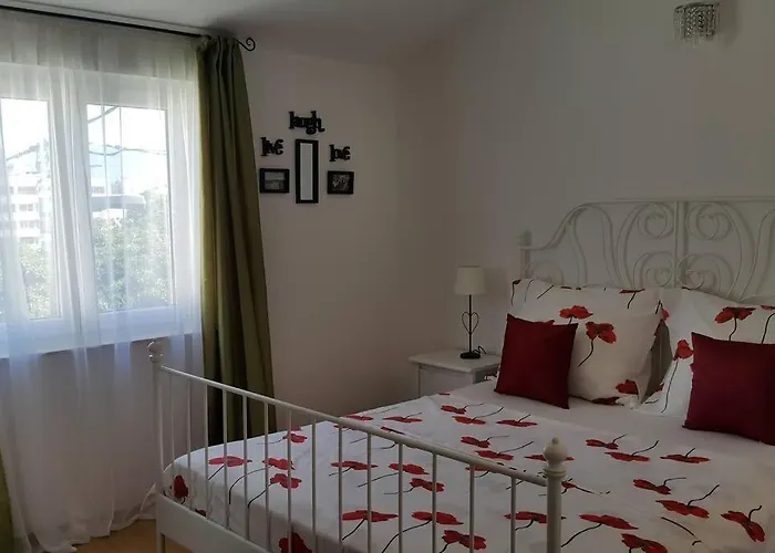 Cozy Circle Apartment